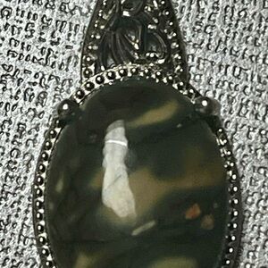 NWT, Jasper Necklace in Platinum bond